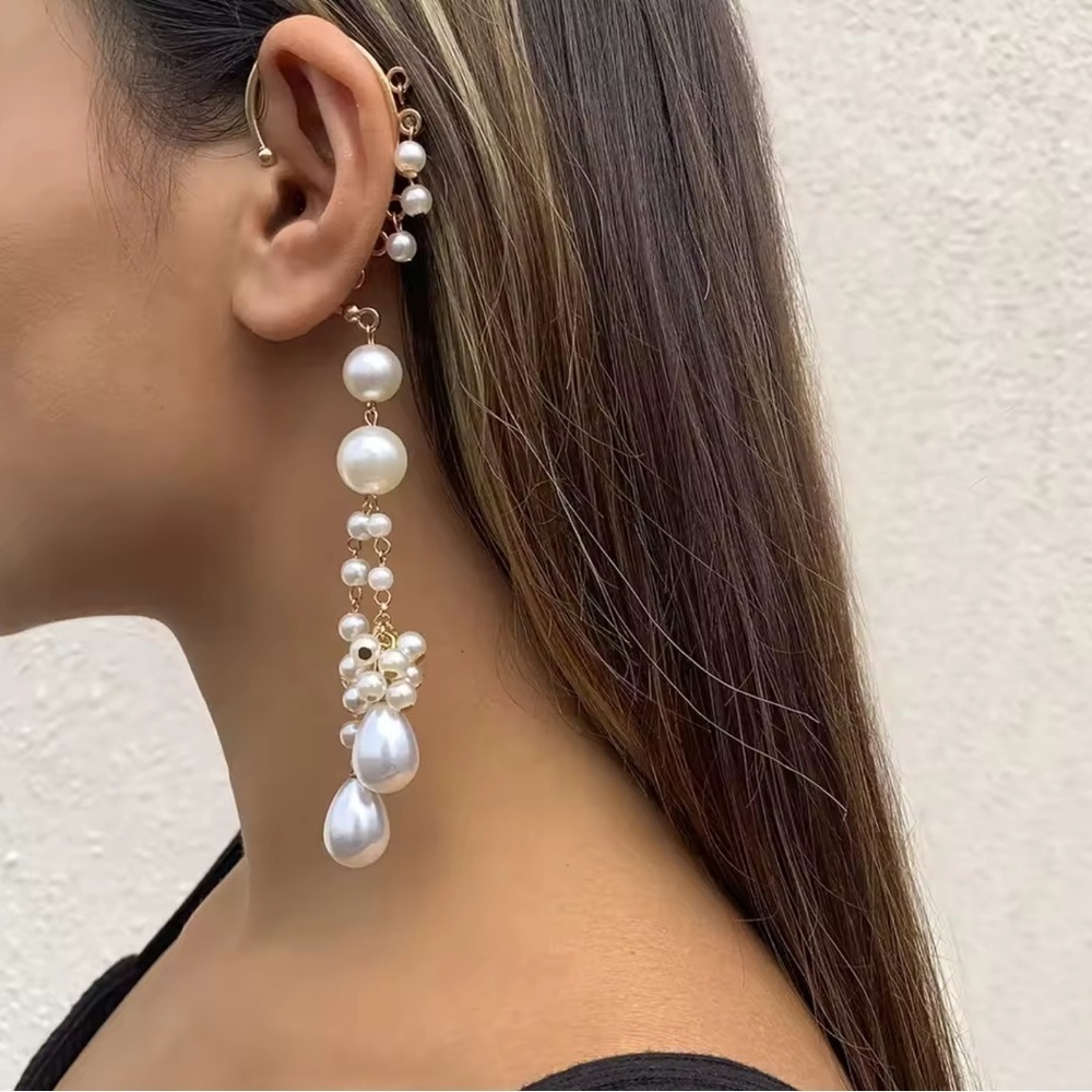 ⚜️ White Pearl Cascade Earrings